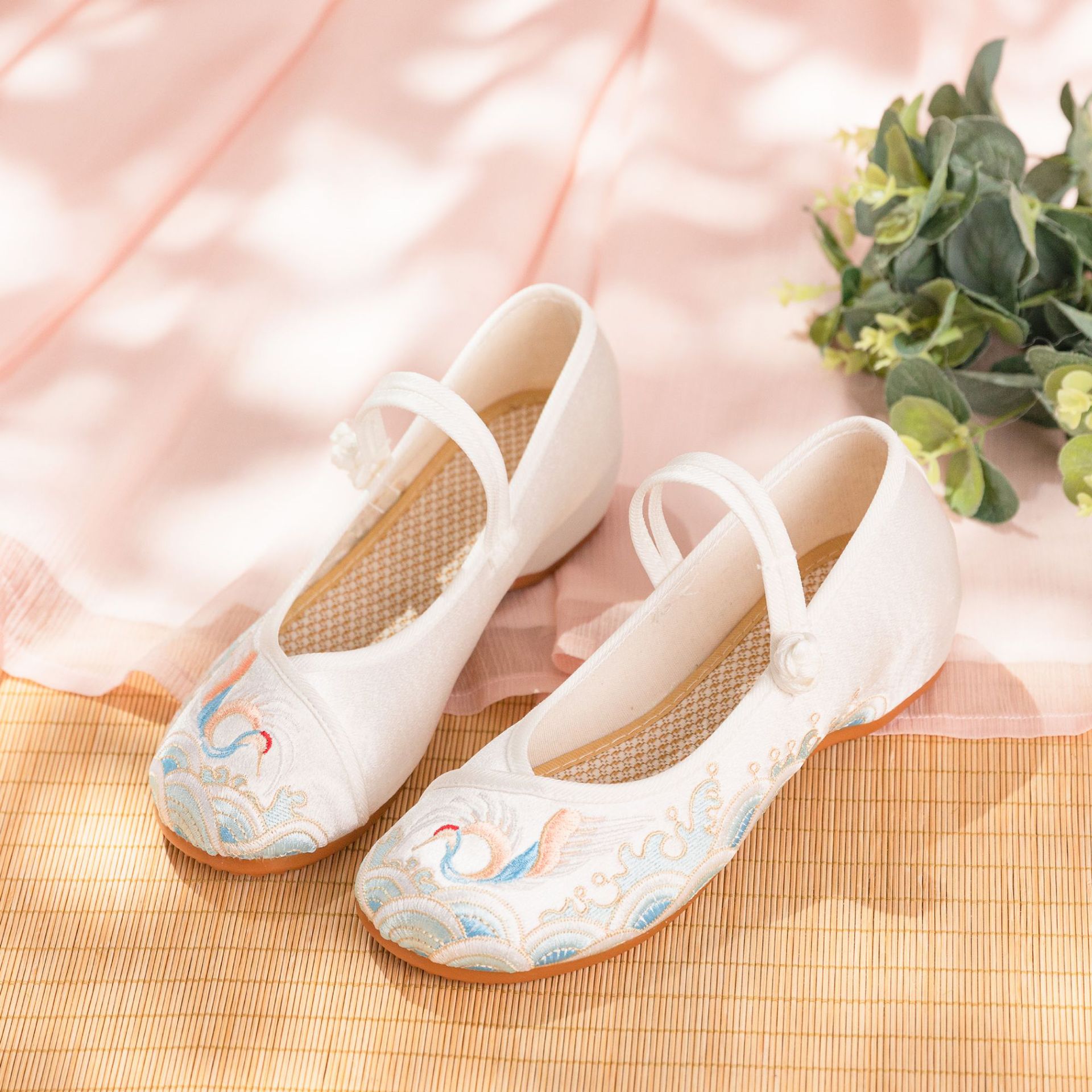 [Qingyan] 2024 Summer New Product Han Element Mercerized Satin Retro Cheongsam Costume Shoes Han Dynasty Shoes Women's Flats