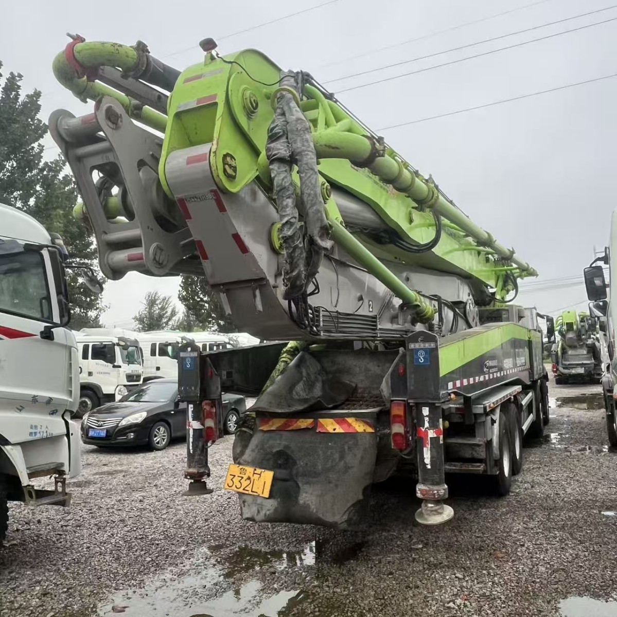 Nongjian Machinery 47m Concrete Pump Truck Pouring Sky Pump 420Hp Stable Structure and Easy Operation