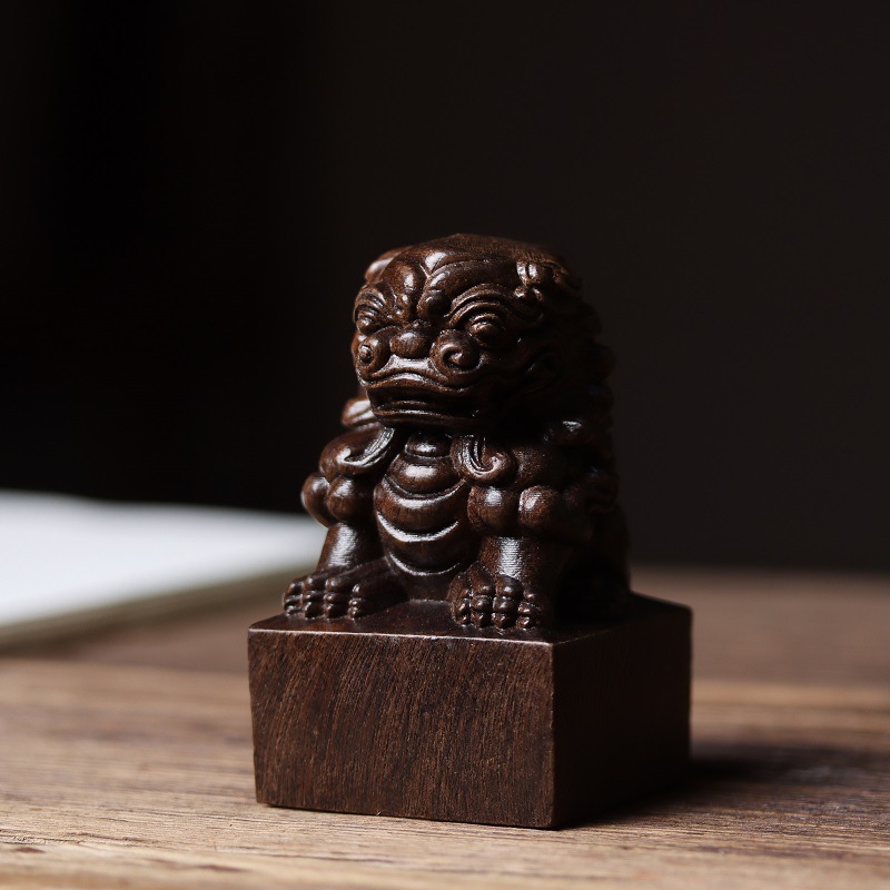 Agarwood Lion Seal Wood Carving Hand Piece Office Desktop Crafts Ornaments Car Accessories Zhouguan Seal