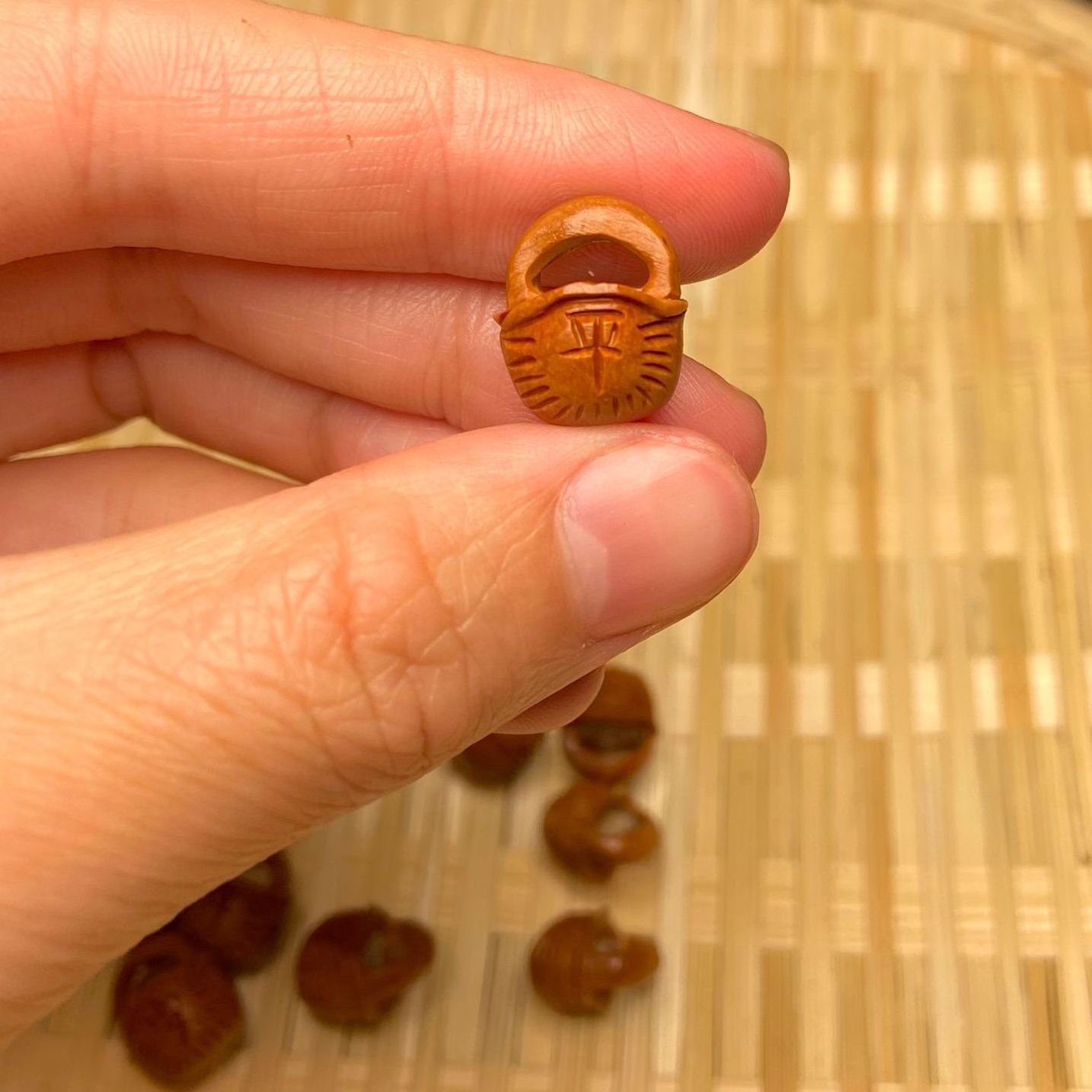 Wholesale Dragon Pattern Peach Core Carving Safety Basket Handmade Jewelry Accessories Cultural Toys Accessories Handicrafts Baby Peach Blue