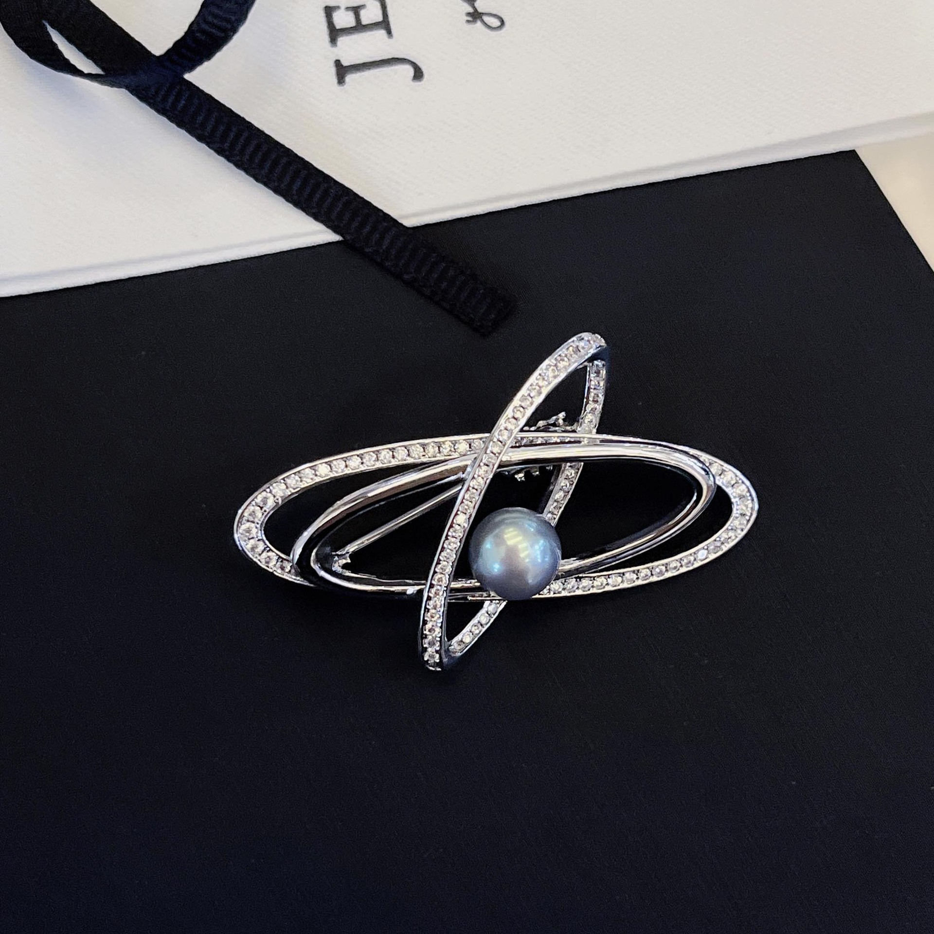 Shining Full Diamond Saturn Brooch Planet Element tian Ran Freshwater Pearl Corsage Elegant Pin Versatile Jewelry