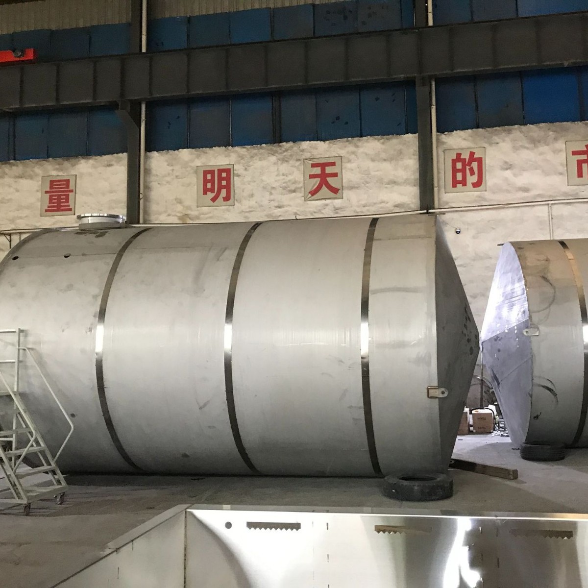 Chengdu Manufacturer Customizes Stainless Steel Large Vertical and Horizontal Storage Tanks, Food-Grade Fermentation Tanks, Wine Storage Tanks, and Oil Storage Tanks
