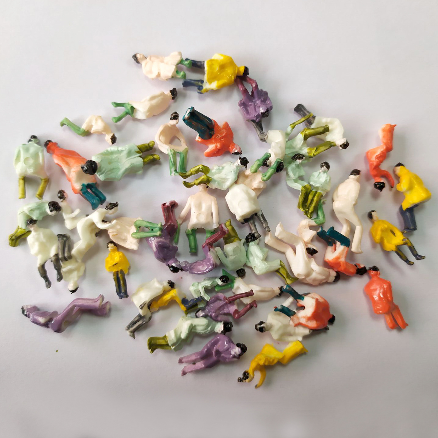 Модель поезда в сидячей позе 1:87 1:100 1:150, цветные фигурки для песочницы