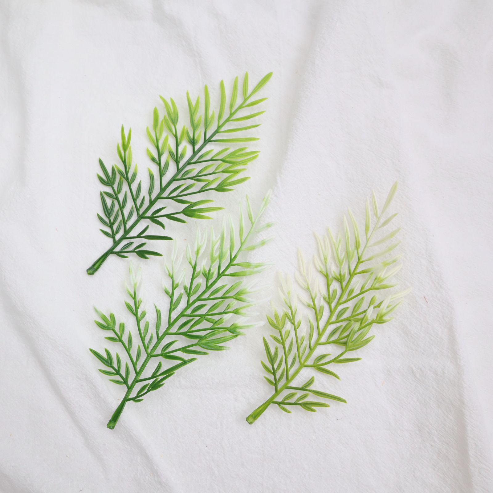 Artificial Plant Plastic Aquatic Grass Single-Branch Fir Leaf Fern Leaf Aquatic Grass Wall-Mounted Plant Wall Vine Decoration Gift