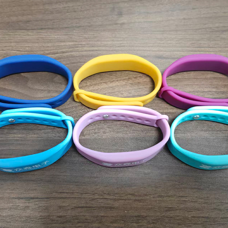 Rfid Silicone Wristband Bracelet Water Park Gym Smart Lock Ic Bracelet Access Control Food Grade Wristband Customization
