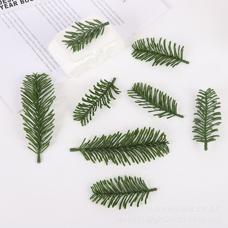Оптовая продажа искусственных растений, односторонние ветки сосны, аксессуары для украшения рождественской елки, пластиковые материалы для праздничной атмосферы
