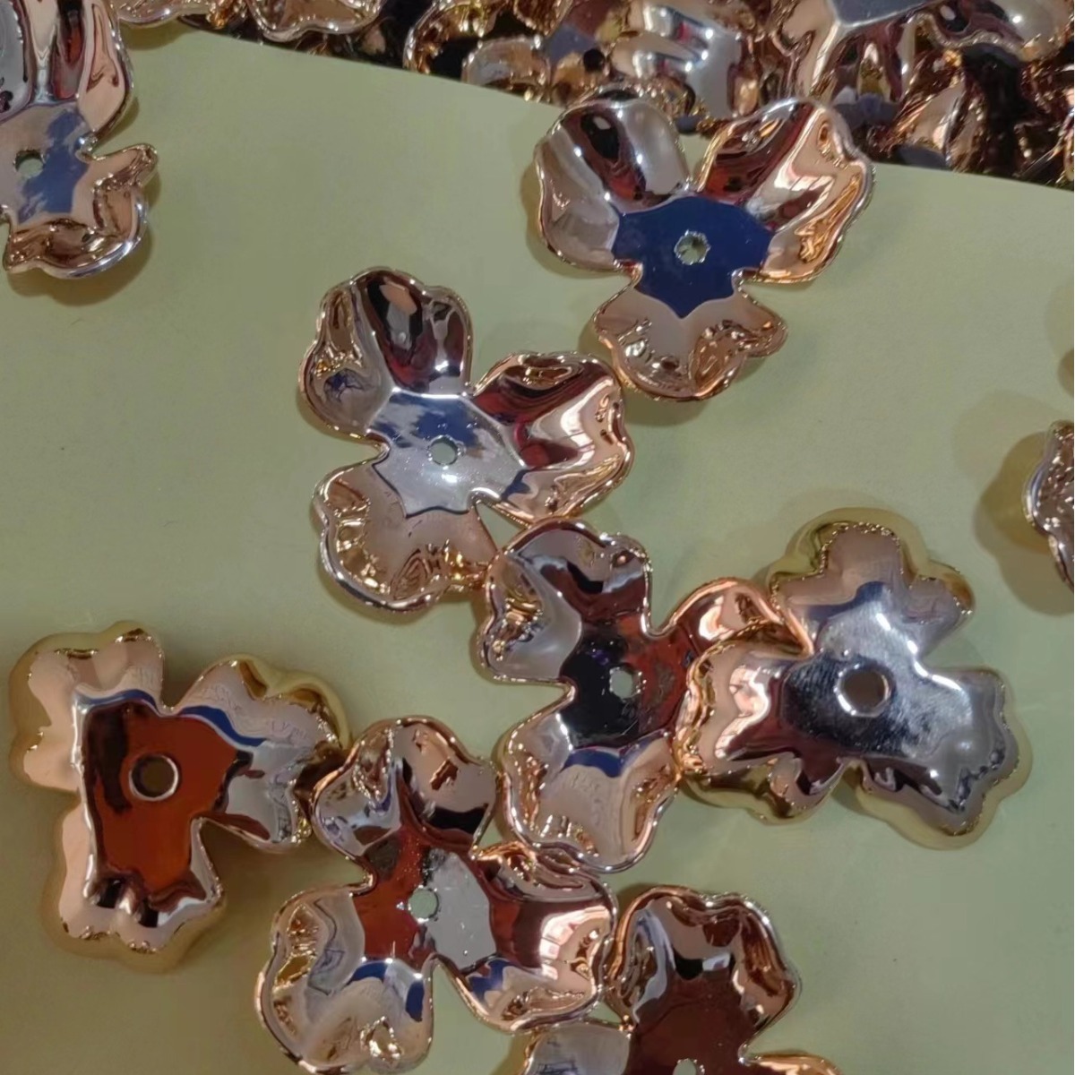 Wedding Corsage Accessories Golden Three-Leaf Shell Brooch Golden Three-Petal Flower Plate Accessories DIY Handmade Jewelry Materials