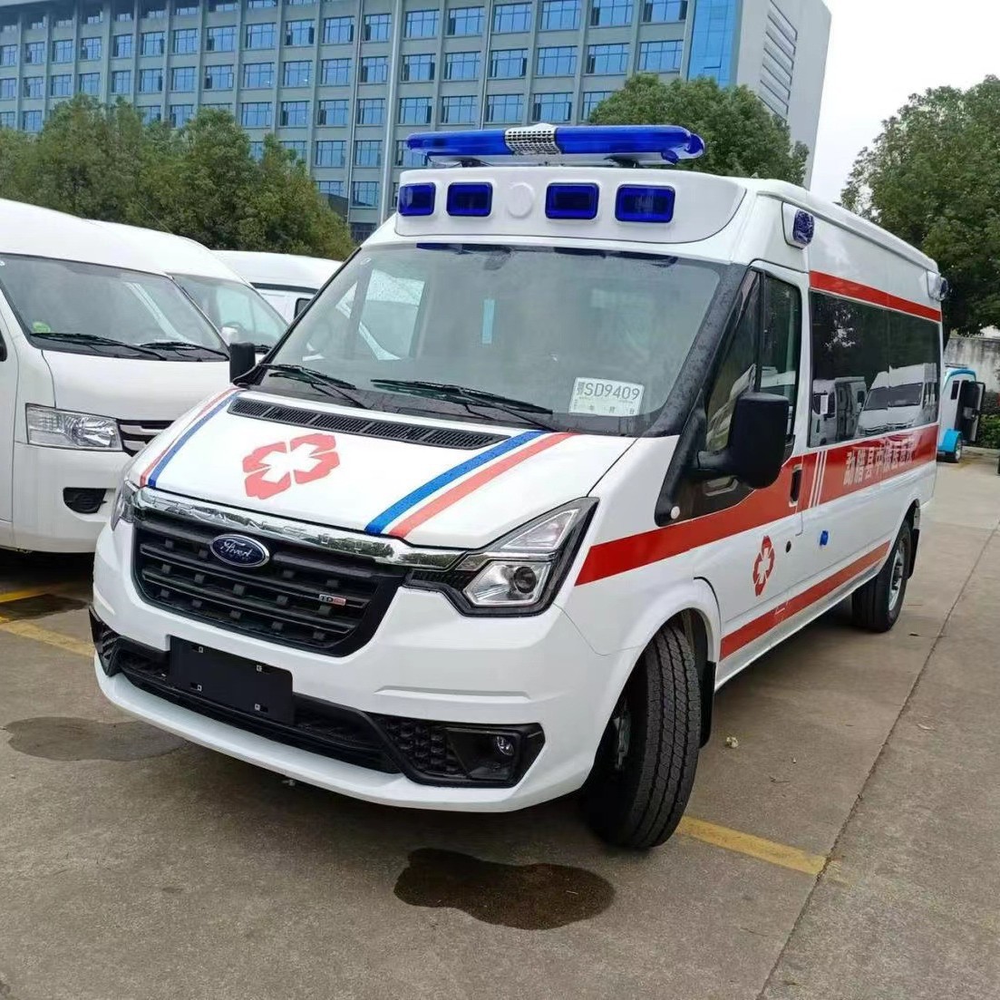 Cross-Border Ambulance 120 Emergency Vehicle New V348 Ambulance Transport Type | Monitor Ambulance