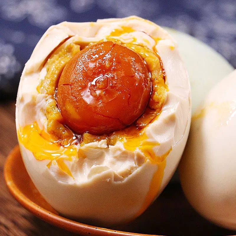 Roasted Sea Duck Egg 60g Liquid Oil Egg Yolk Crispy Red Heart Salted Duck Eggs Delicatessen Salted Eggs Multi-oil Roasted Duck Eggs