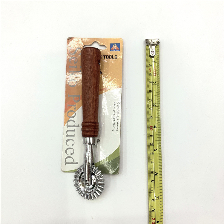 Creative Roller Knife with Wooden Handle, New Stainless Steel Small Pizza Knife, Cake Kitchen Bread Baking Pizza Roller Knife
