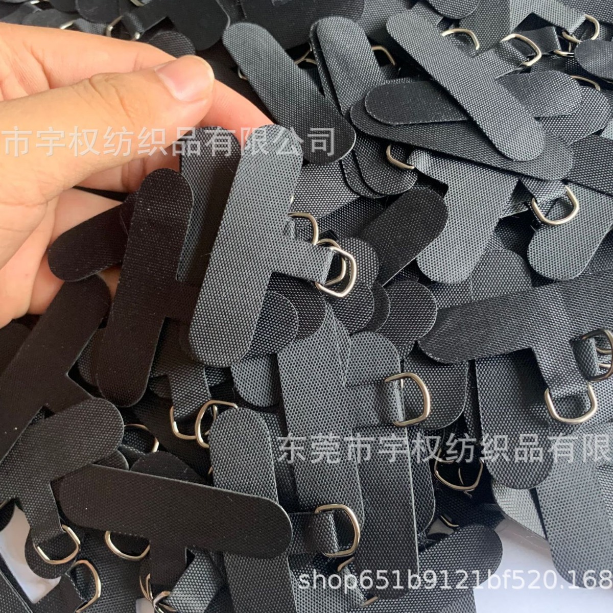 Factory wholesale mobile phone lanyard fixed gasket special universal clip neck oblique connection artifact detachable black