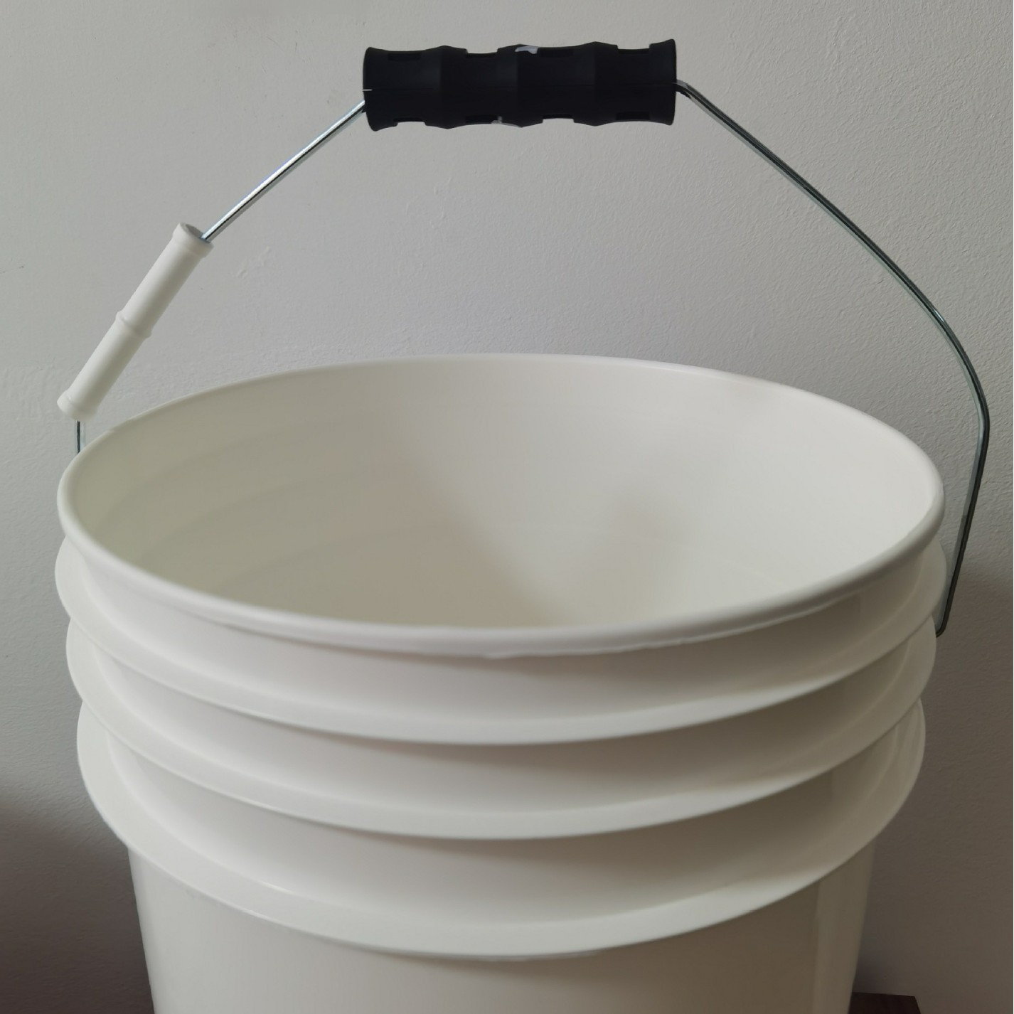 Korean-Style Plastic Handles Are Enlarged to Reduce Grip and Make Them More Comfortable to Use