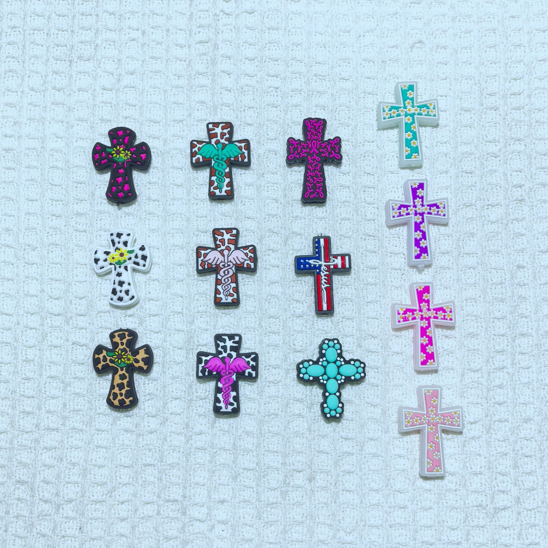 Cross-border hot new products: cross variety series silicone cartoon beads beaded factory wholesale in stock