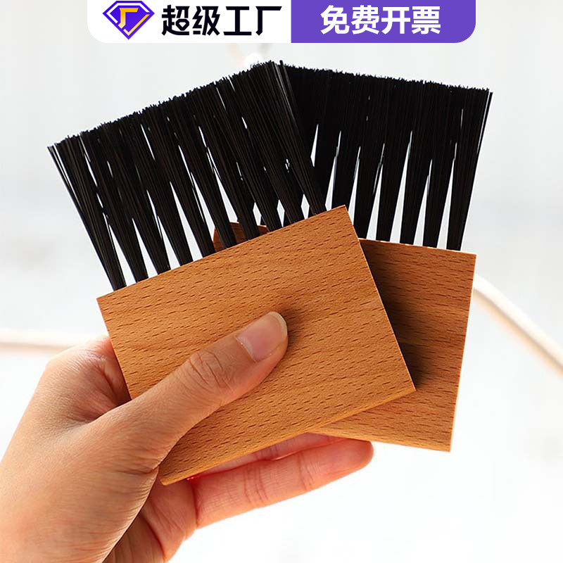 Щетка для бейсбольных судей и специальный инструмент