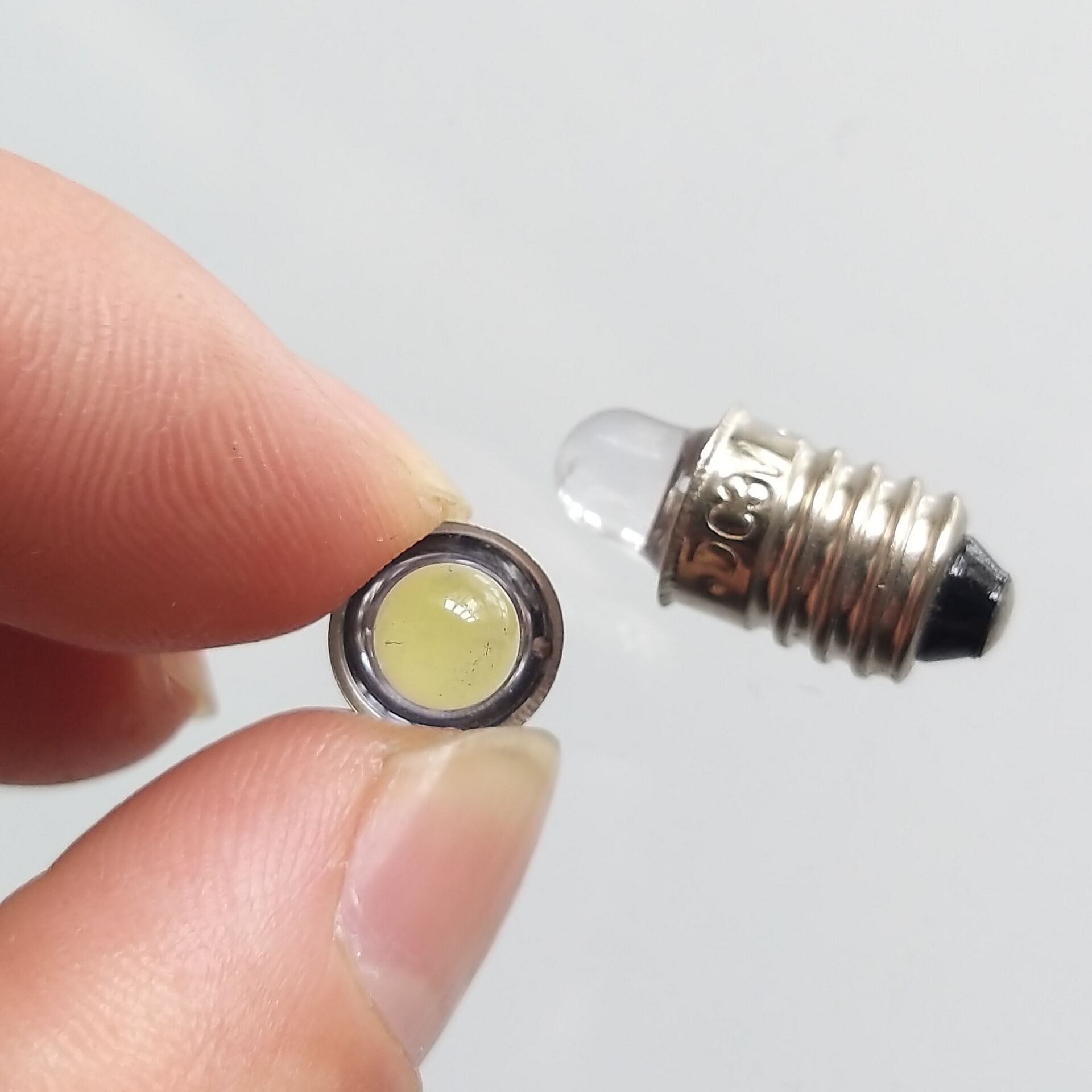 E10 Screw DC3V6V Electric Toy Student Experiment LED Light 2.2V2.5V Tungsten Filament Spotlight Flashlight Bulb