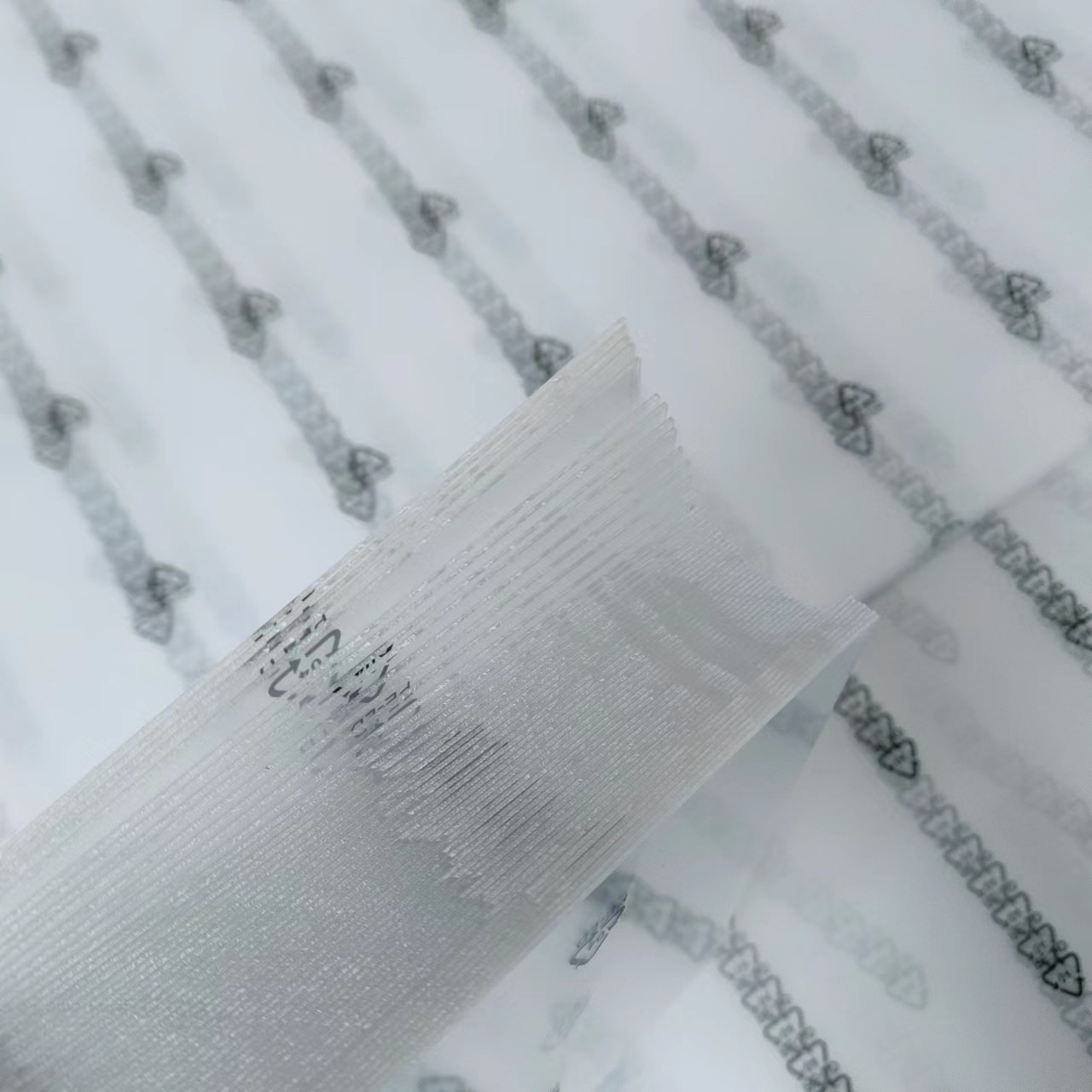 Highly Transparent Ps Plate, Acrylic Plexiglass Plate, Triangular Logo, Environmentally Friendly Film, Cutting Any Specifications and Complete Sizes