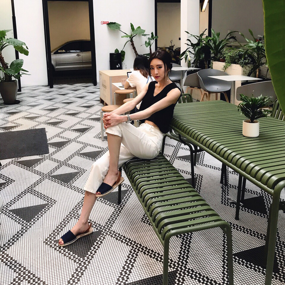 Modern Outdoor Leisure Tables and Chairs Courtyard Simple Balcony Small Tables and Chairs Iron Outdoor Open-Air Table and Chair Set Combination