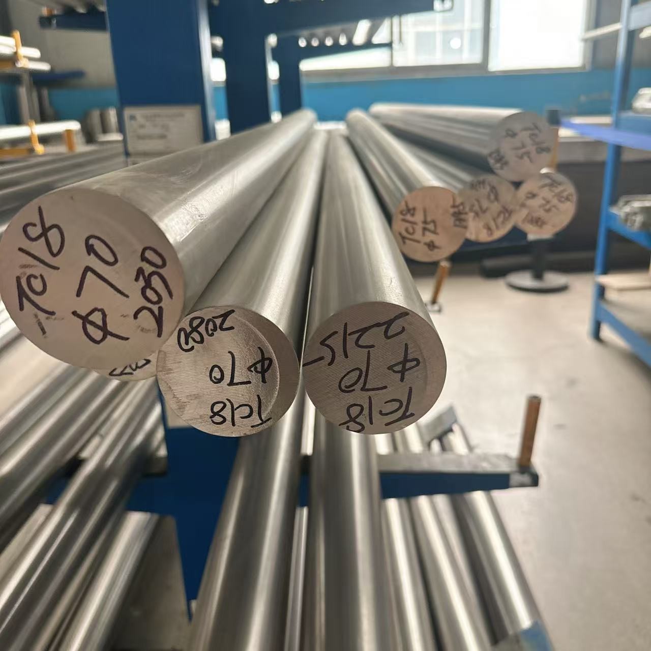 Поставка круглой титано-алюминиевой прутки Tc4Ta2, большой диаметр, цельный пруток из титана Tc4, можно резать