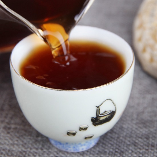 Wholesale Yunnan Pu'er Tea seven-seed cake tea golden Bud small cake cooked tea court Pu'er tea cake