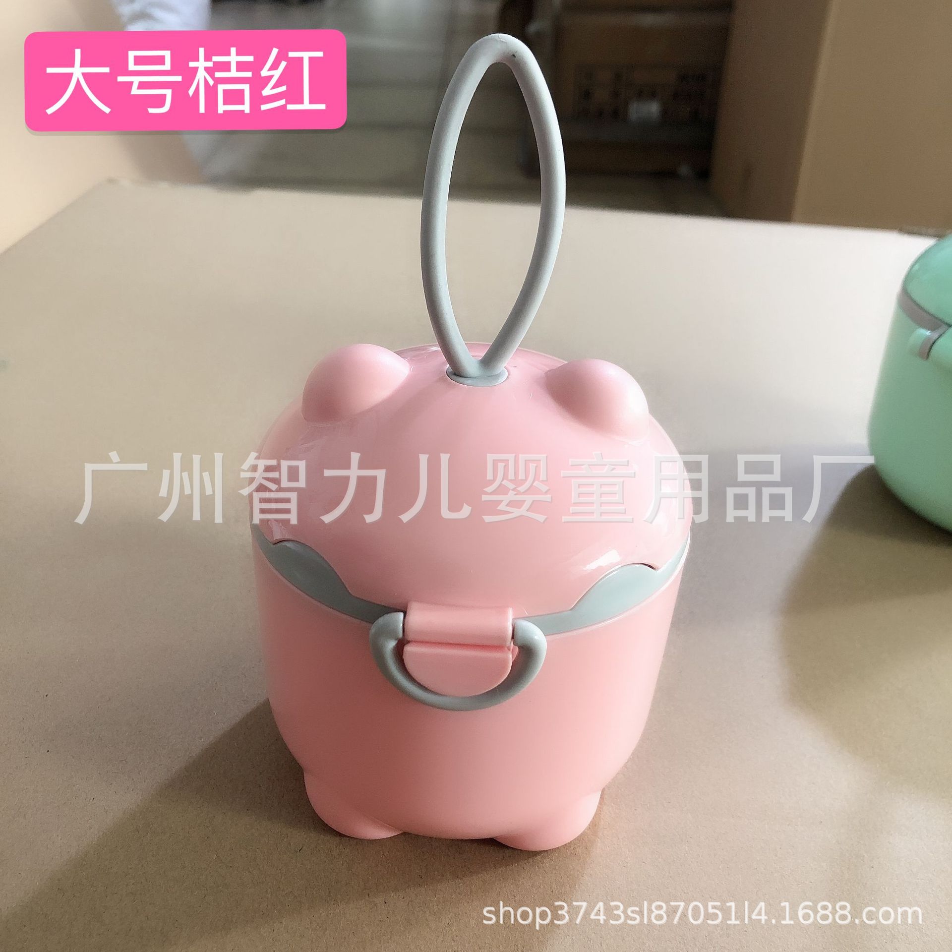 Piggy portable milk powder box out of large capacity milk powder portable storage tank baby child lock seal factory direct supply