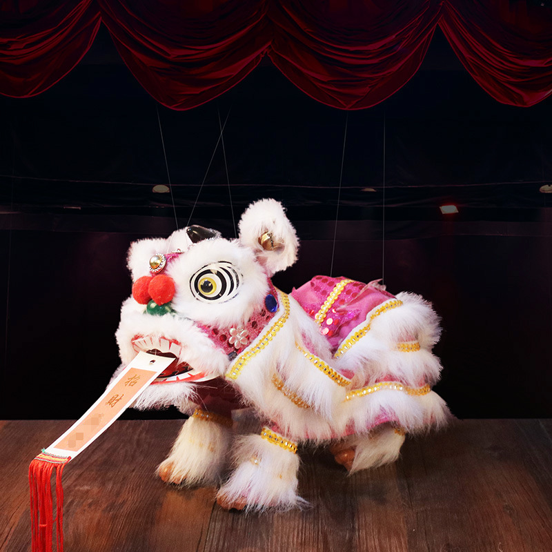 Chinese-style gifts for old foreign guests Chinese-style toys lifting line puppet lion dance lion lifting line lion