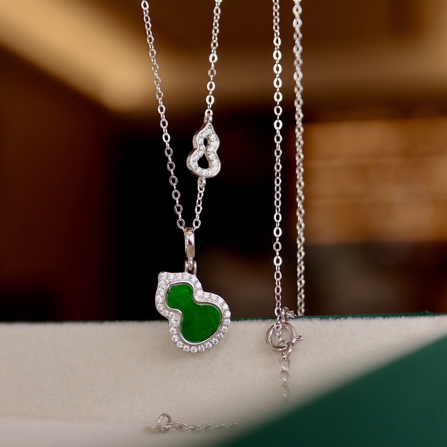 2025 Новый натуральный набор груш из бирманского нефрита S925 серебро легкая роскошь ожерелье живая поставка ювелирные изделия