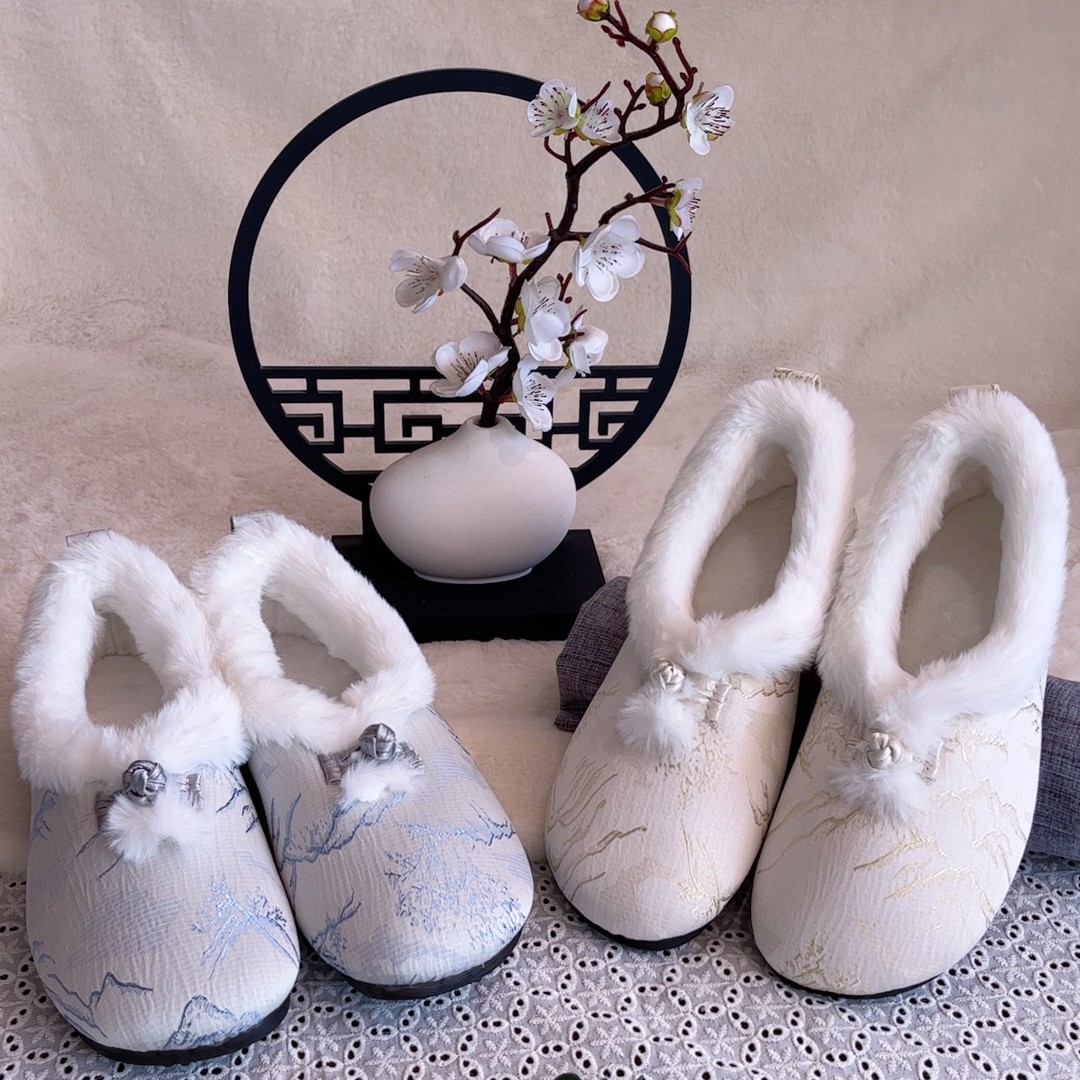 Milan 2025 New Winter Low-Heeled Shoes with Cheongsam and Han Dynasty Shoes, Ethnic Style Cotton Shoes, Fur Embroidered Shoes