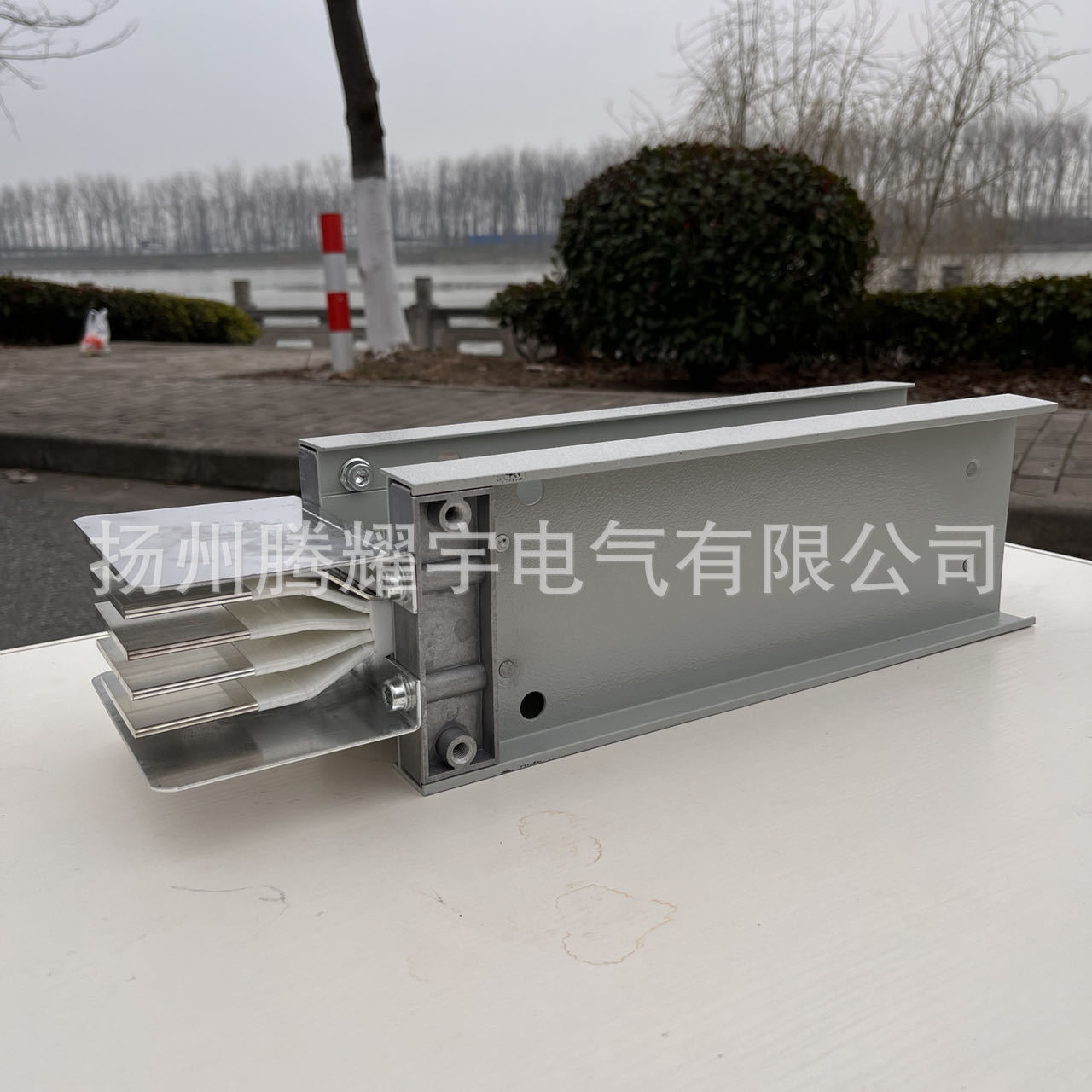Low-Voltage Closed Plug-In Dense Busbar Trough Tubular Air-Type Waterproof Cast Fire-Proof and Fire-Resistant Busbar Trough