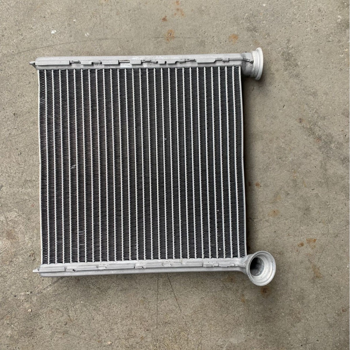 Радиатор напрямую от производителя для Audi 5Q 0819031