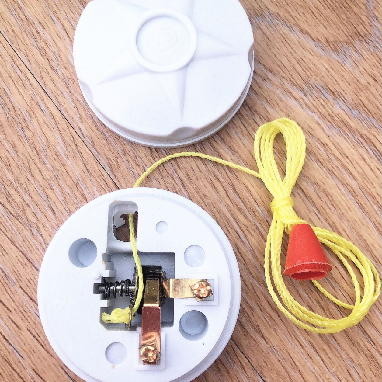 Round Pull Cord Switch, Pull Cord Switch, Plastic Pull Cord Switch, Yiwu One Yuan Each