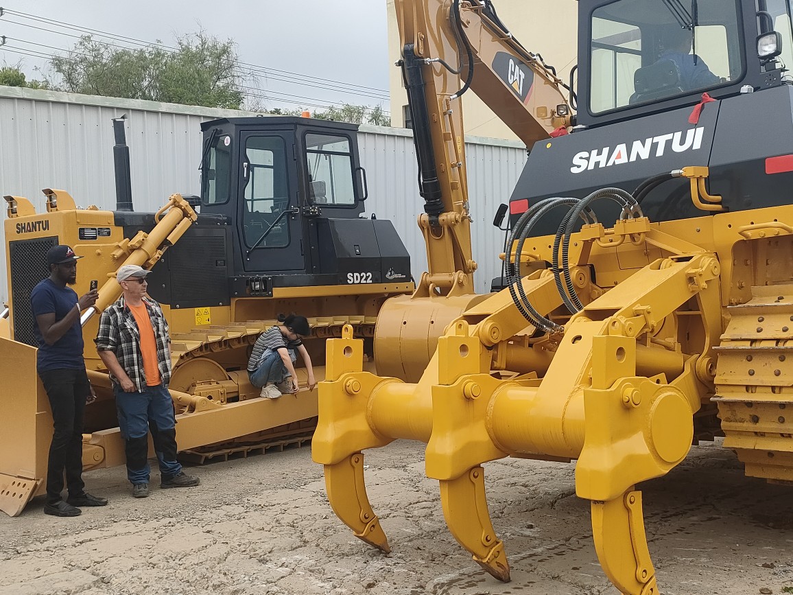 Экспорт Тип экспорта Б/У бульдозер на продажу 90% новый бульдозер Shantui Sd22 с рыхлителем