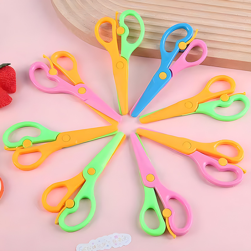 Children's Handmade Safety Scissors, Paper-Cut Lace Scissors, Toddler Cartoon Anti-Pinch Elastic Plastic Handmade Scissors
