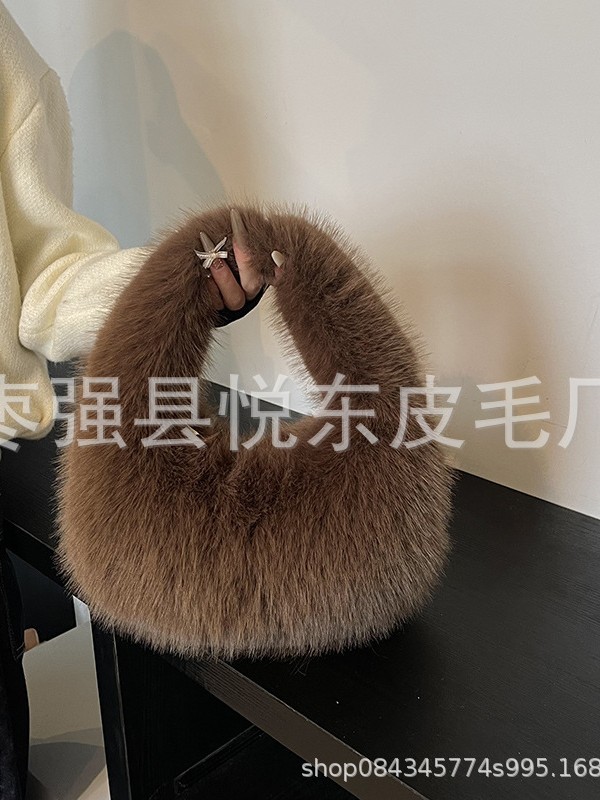 Portable Mao Mao bag women's autumn and winter new this year's popular bag high sense niche plush bag hand bag