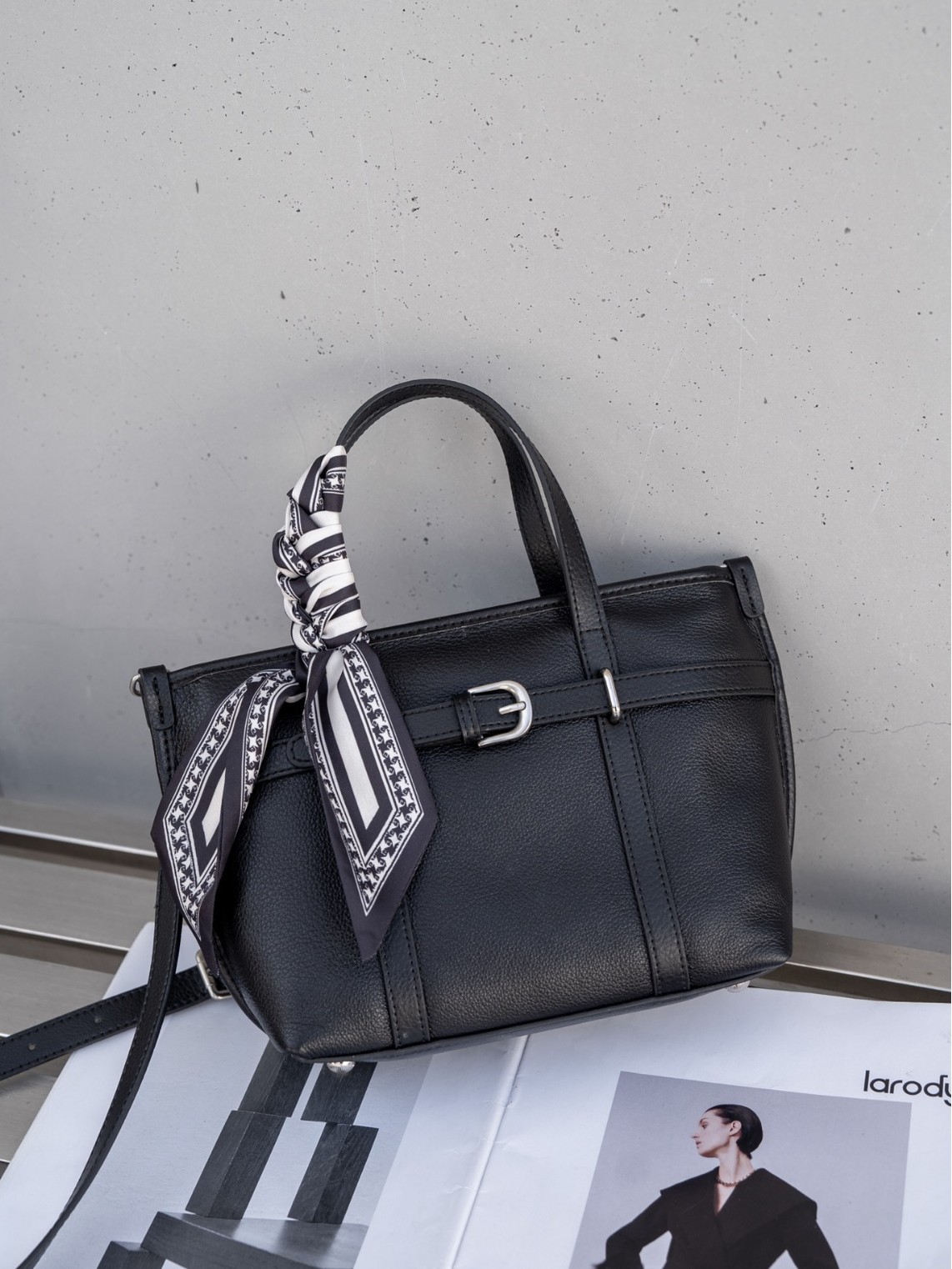 Korean Style First-Layer Cowhide Women's 2025 Spring New Style Niche Tote Bag Fashionable Versatile Shoulder Crossbody Bag