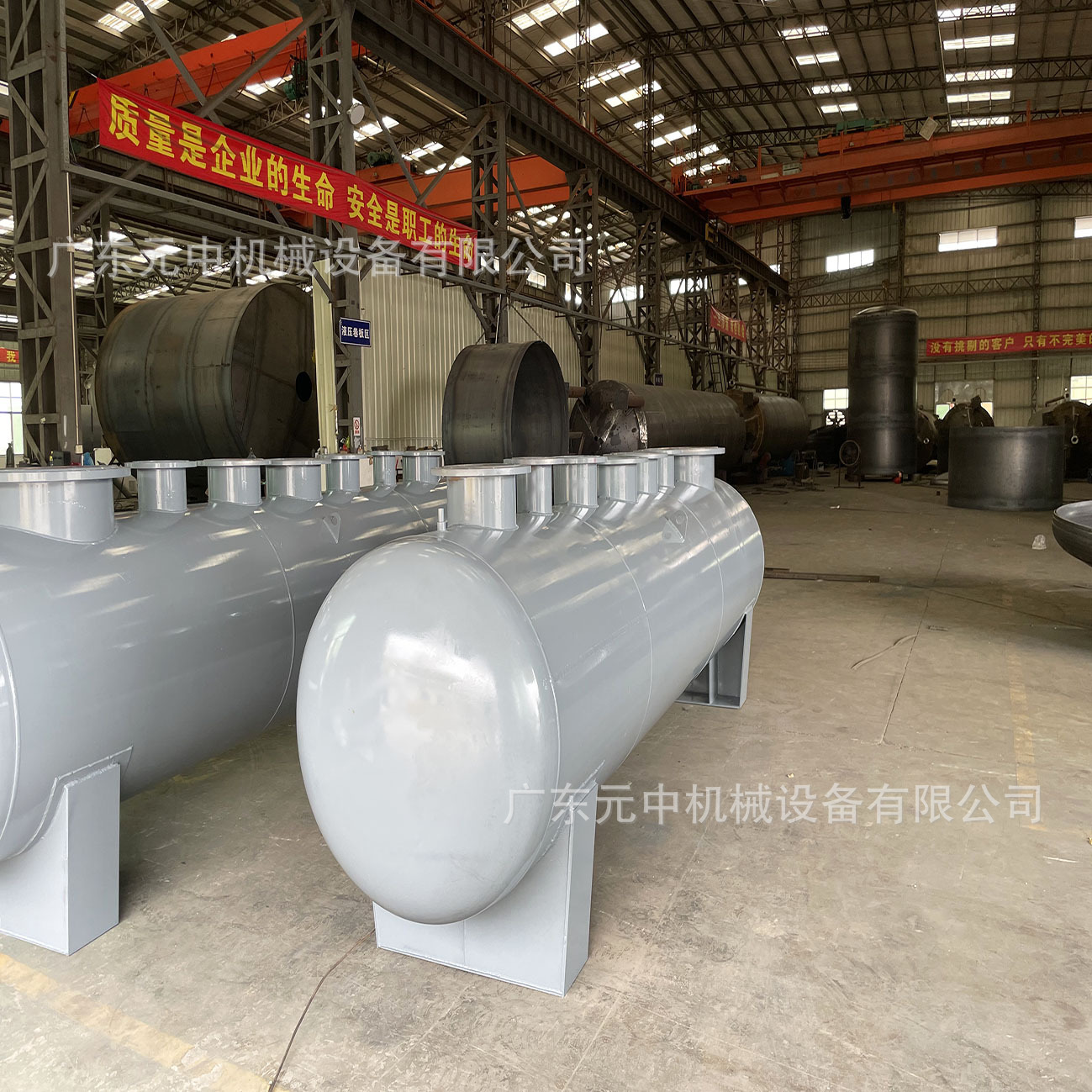 Floor Heating Central Air Conditioning Water Distributor 304 Stainless Steel Boiler Steam Distributor Cylinder Resistant to High Pressure and Efficient