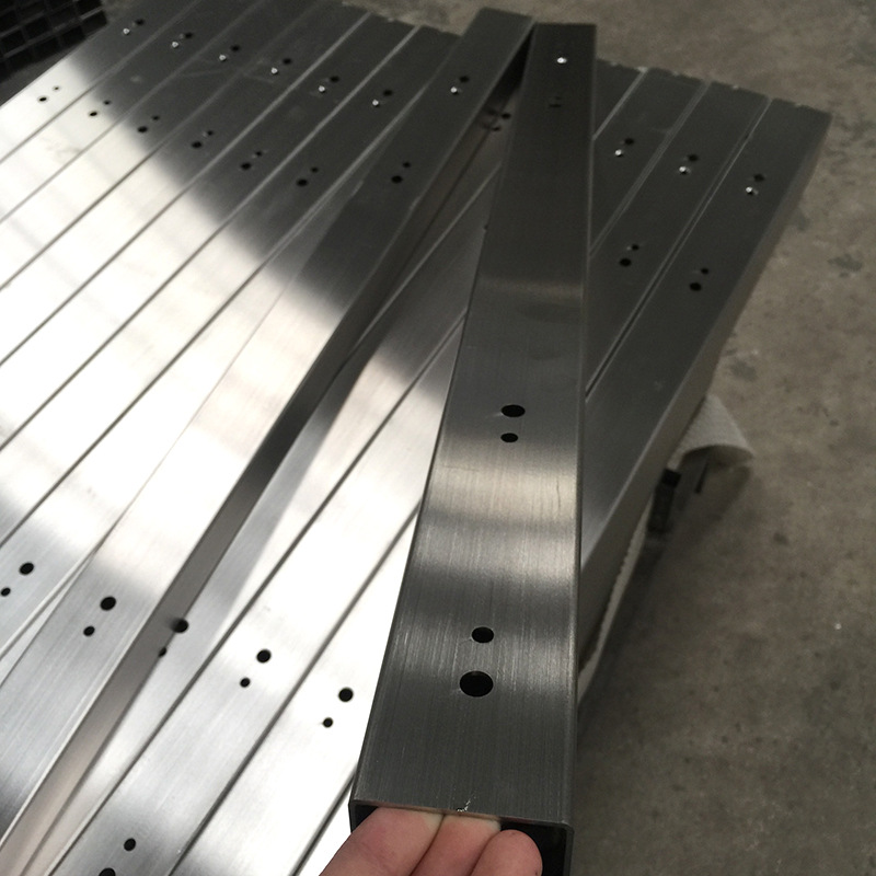 Stainless steel square pipe three-dimensional laser iron pipe galvanized round pipe cutting blanking opening 45 degree angle laser cutting pipe