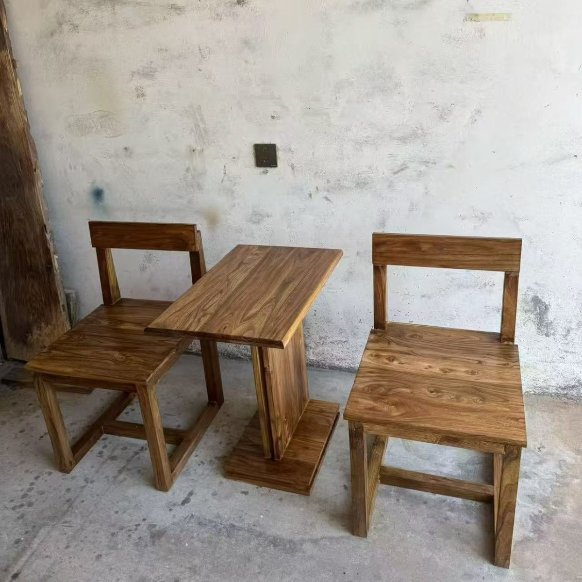 Restaurant Tables and Chairs, Commercial Cafes, American Retro Solid Wood Small Round Tables, Fast Food Canteens, Noodle Shops, Milk Tea Shop Tables