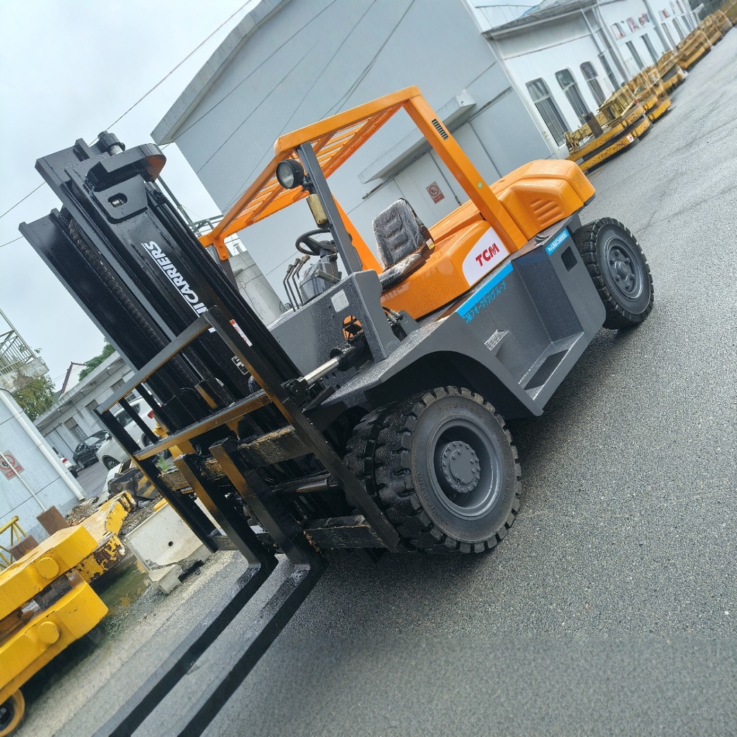 Б/у вилочный погрузчик Tcm 7 тонн, подъем 3 м с боковым смещением, недорогая доставка вилочного погрузчика