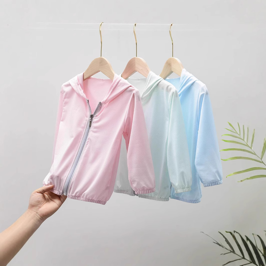 Летняя новая детская одежда из ледяного шелка, тонкая защитная одежда от солнца для мальчиков и девочек, длинные рукава с капюшоном