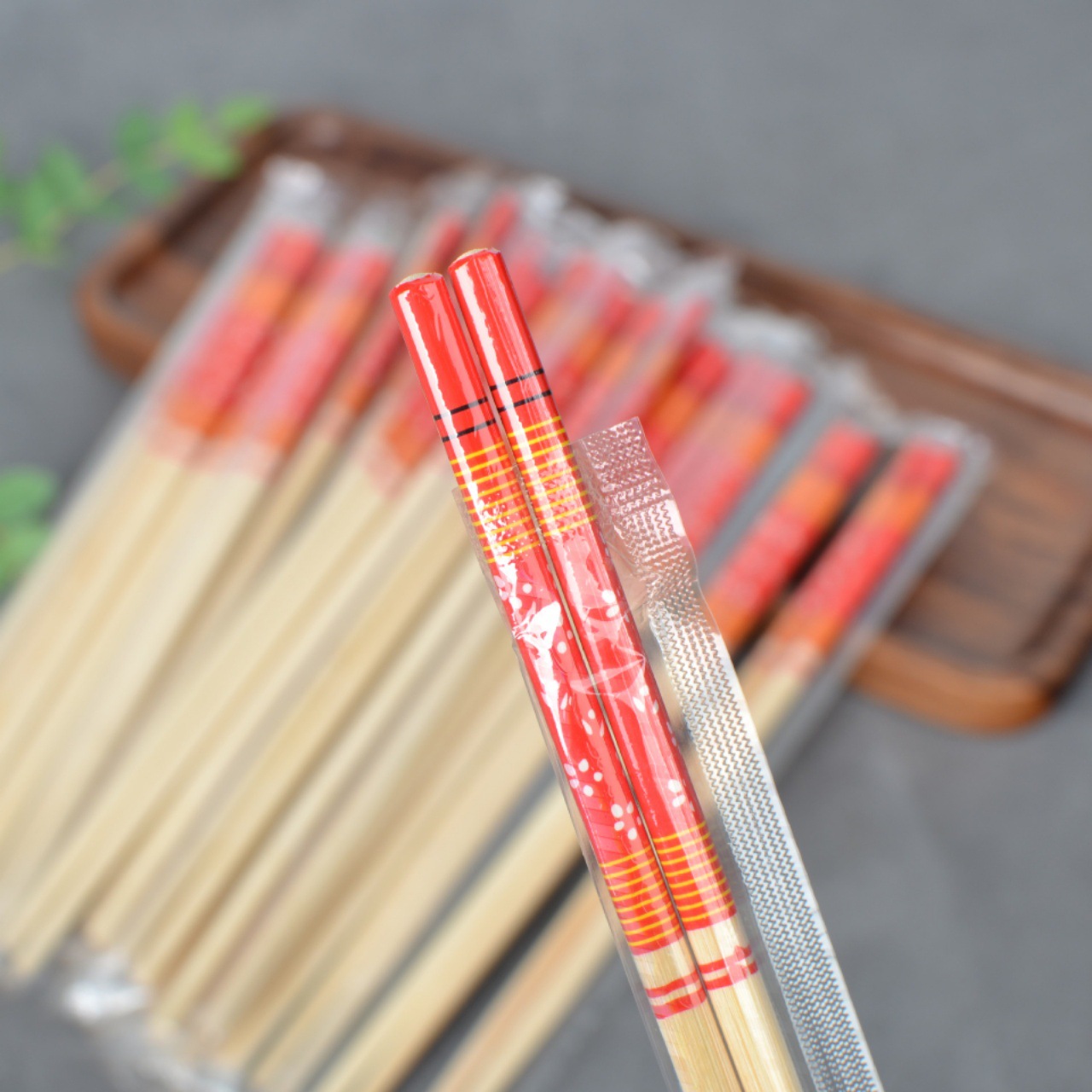 Оптовые палочки с красными цветами сакуры для свадьбы, одноразовая упаковка, палочки натурального цвета, набор цветочных палочек