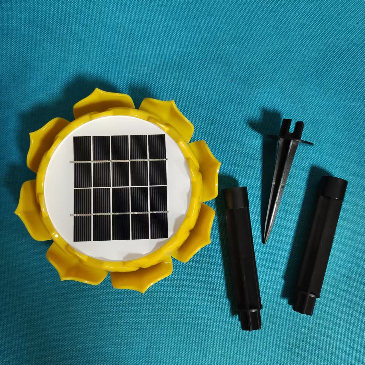 Solar-Powered Player with Automatic Loop Playback, Outdoor Garden Speaker, Opera Listening Machine, Rainproof and Lightning-Proof Amplifier, Portable