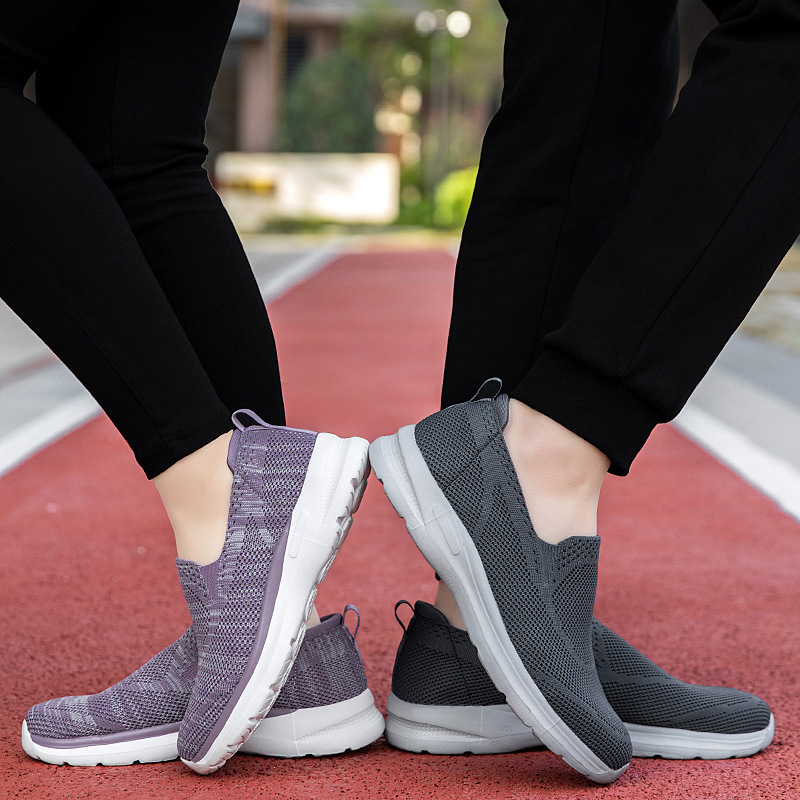 Mom's Slip-on Walking Shoes Flying Mesh Wide-instep Parents' sneaker Comfortable plus size Couple Shoes Old People's Shoes