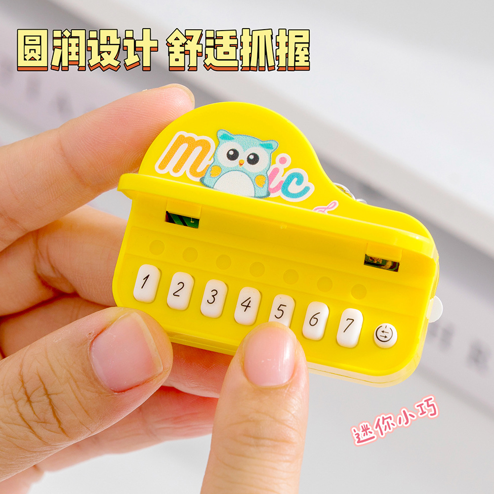 Cross-Border Children's Toys Simulation Electronic Piano Electronic Keyboard Keychain Pendant Creative Handheld Electronic Game Console