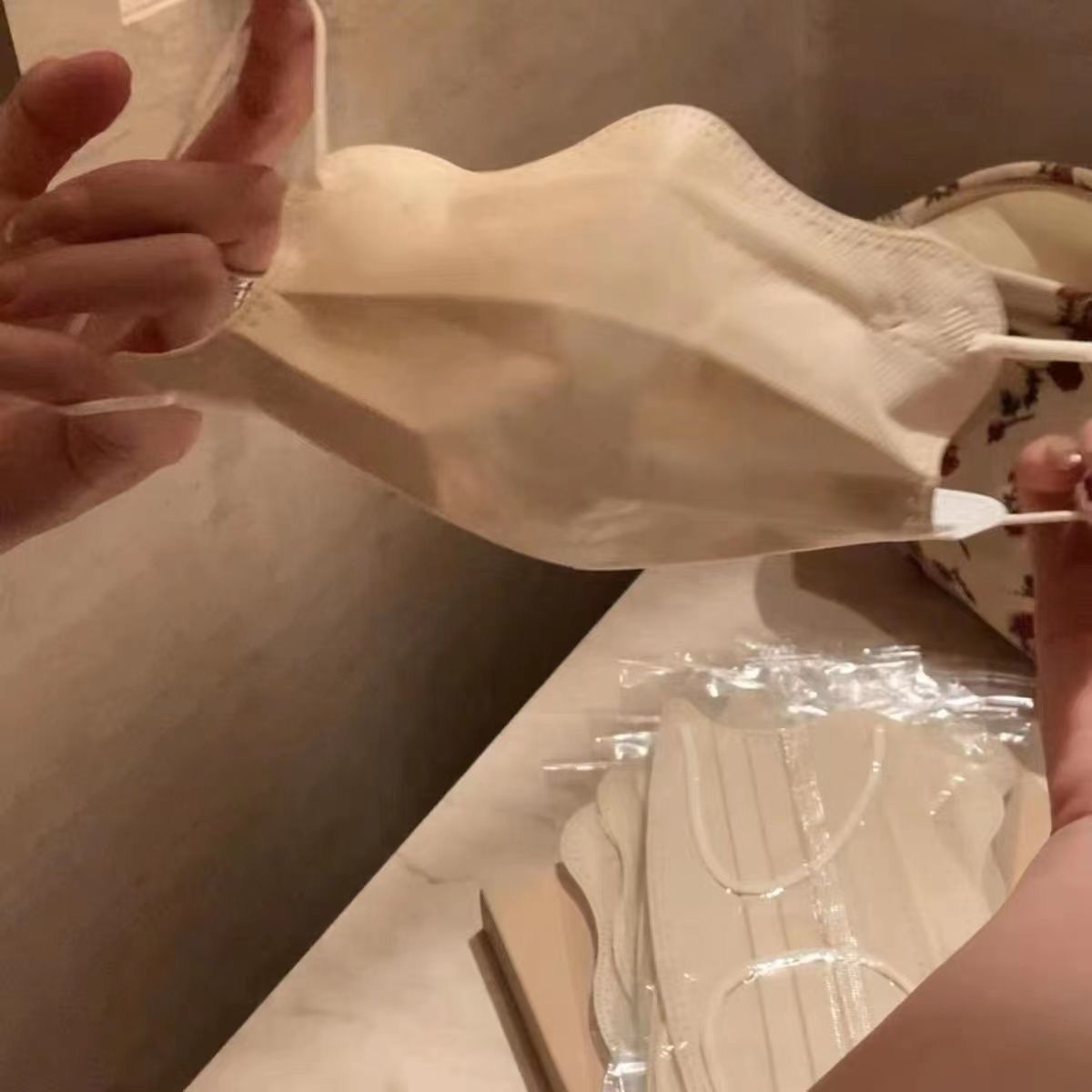 Little Red Riding Book Same Style Cream V-shaped Mask Female High-face Value ins College Style Show Face Small White Cloud Butterfly Mask