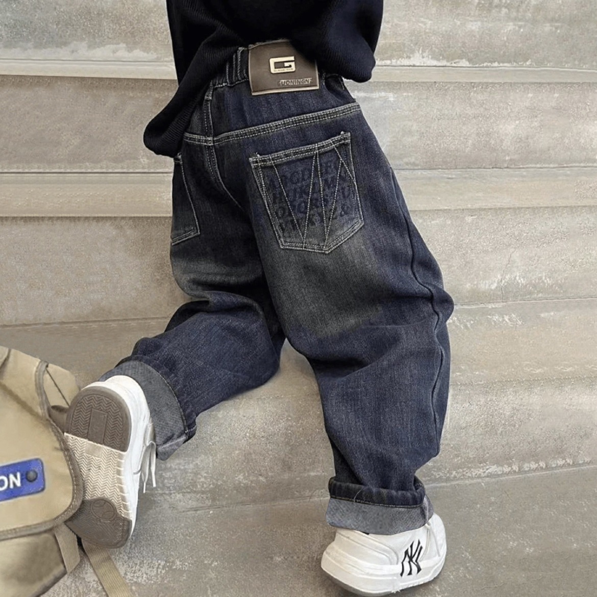 Boys' Fleece-Lined Jeans, Spring and Autumn 2025 New Style, Medium and Large Children's Pants, Children's Integrated Fleece Loose Long Pants, Trendy