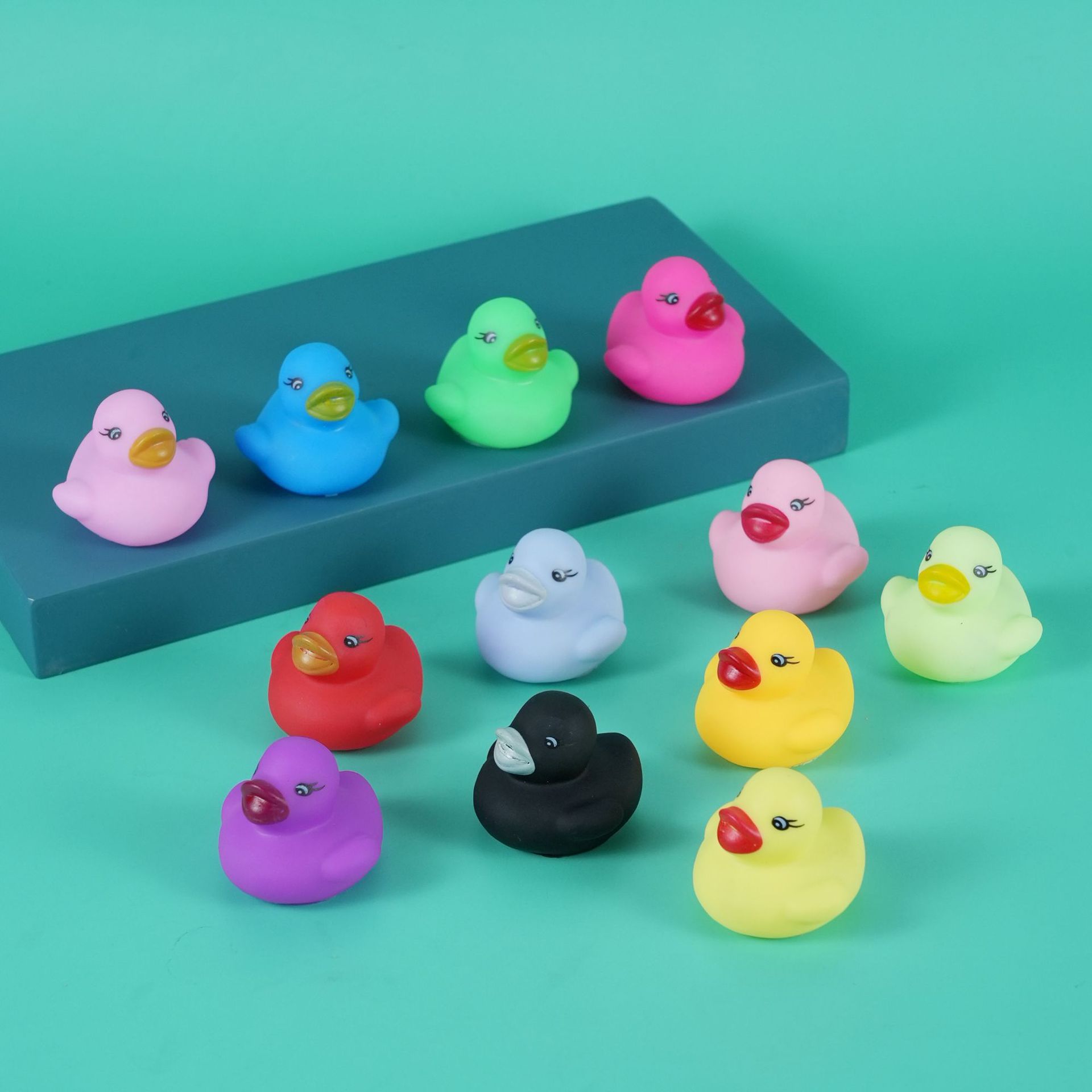 12 цветных маленьких утят для игры в воде, виниловая игрушка для ванной