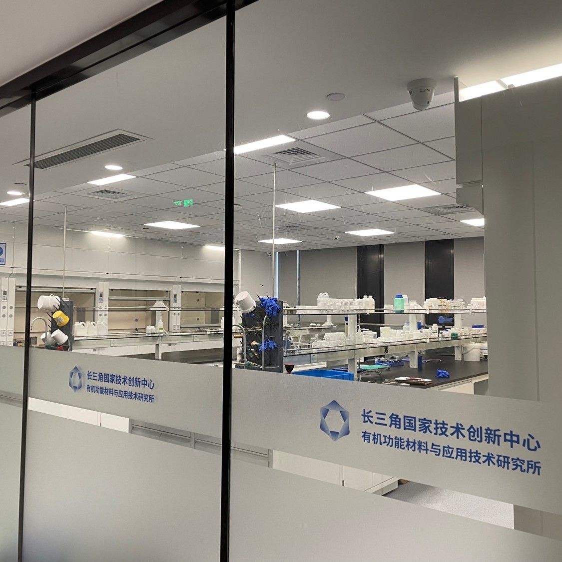 Spray-Type Paper Waterproofing Agent, Lotus Leaf Effect, Transparent Emulsion Hydrophobic Agent, High Dilution Ratio