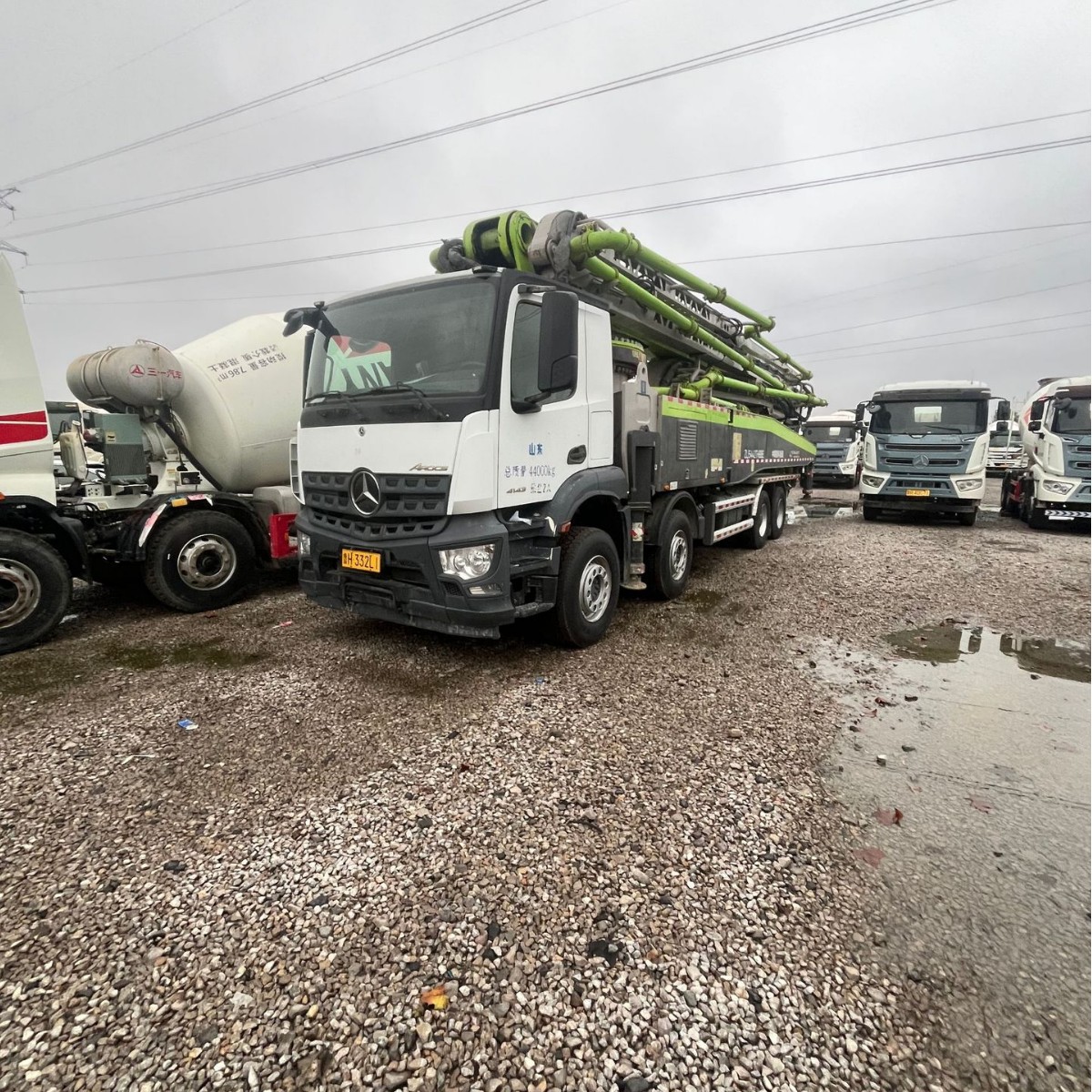 Cross-Border Supply of 56.2m Hand Pump Trucks, 52m Concrete Pump Trucks, Concrete Mixer Trucks, Cement Mixer Tank Trucks