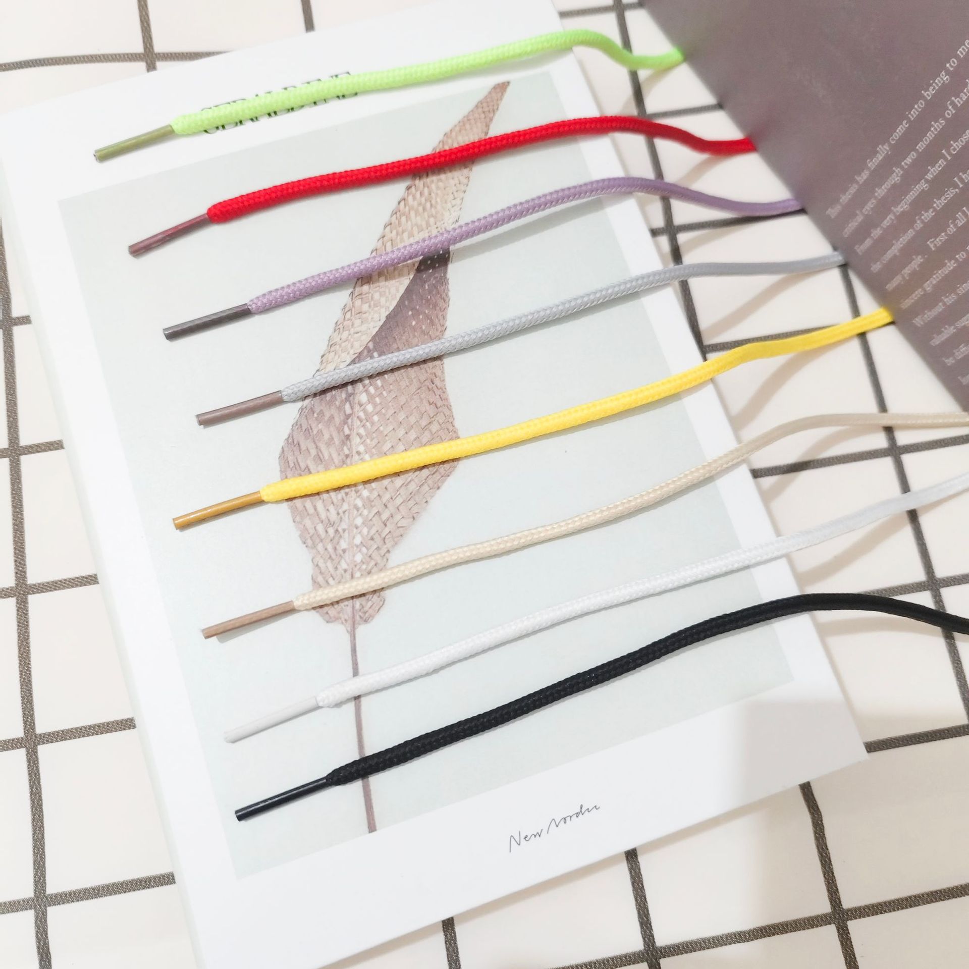 Оптовые черные круглые шнурки 4 мм в наличии, полиэстер, шнурки для кроссовок, шнурки для одежды, шнурки для брюк, шнурки для шляп