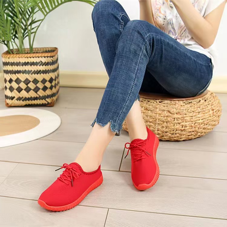 Manufacturers a generation of new women's sports casual fashion soft bottom sneaker lightweight breathable mother shoes dance shoes